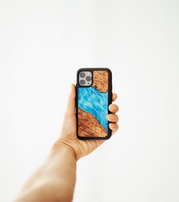 sustainable mobile phone cases from Carved